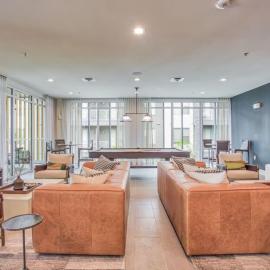 Attractive 2BD 2BA w Beautiful Pool in Fort Worth, hotel in Fort Worth