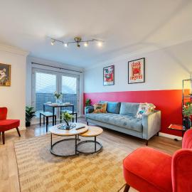 Modern 2 Bed Flat with Free Parking, hótel í Glasgow