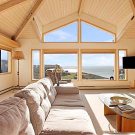 Amazing Oceanviews on Bodega Harbour Golf Course - Dog-Friendly 4BR with Sauna - Great for Families, hotel di Bodega Bay