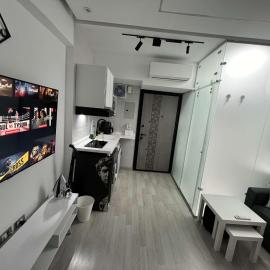 Modern Shared Studio in Heart of Zamalek - Males only, hotell Kairos