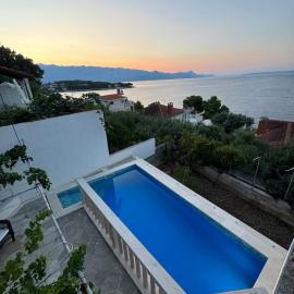 Apartments Villa Suzana Including Private Pool, Hotel in Selca