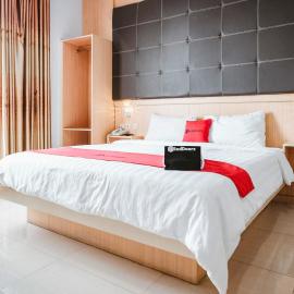 RedDoorz Premium at Hotel T-ONE Jambi, hotel in Tanjungjohor