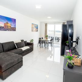 Spacious 2BR Apartment with Terrace - by HostMT