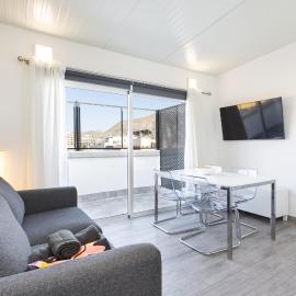 TOP New apartment center Los Cristianos, hotel in Arona