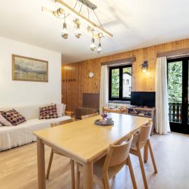 Apartment Isola di Madesimo Apartments-2 by Interhome, hotel a Isola