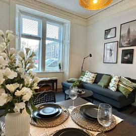 Bright and spacious apartment near Glasgow