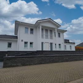 5 STERNE LUXUS VILLA KLIMATISIERT DACHTERRASSE MIT ATEMBERAUBENDER AUSSICHT ooooo, hotel in Ellenz-Poltersdorf