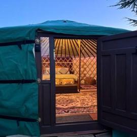 The Roundhouse Yurt, hotel in Colchester
