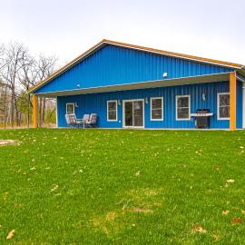 2 Mi to Lake Michigan: Fire Pit, Grill, Patio!, hotel u gradu Grin Bej