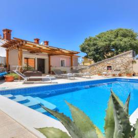 Traumhafte Villa nur 300 Meter zum Strand mit beheiztem Pool, Whirlpool, Kicker, Grill