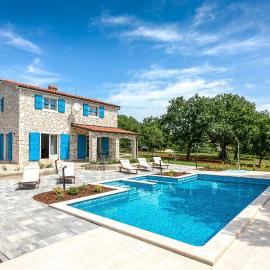 Strandnahe Steinvilla nur 800 Meter zum Strand mit Privatpool, BBQ, Waschmaschine