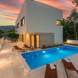Traumhaftes Ferienhaus mit Privatpool, BBQ, klimatisierten Schlafzimmern, Aussendusche, Waschmaschine, hotel v destinaci Grižane