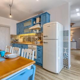 Beeindruckende 5-Sterne-Villa mit Meerblick, Sauna, Gym, beheizten Privatpool, Spielplatz, BBQ, Hotel in Hreljin