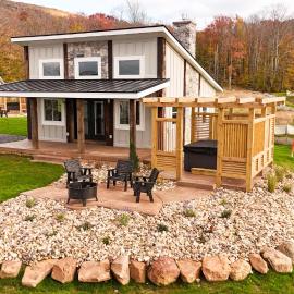 VVCR - Cabin 6 (1-Bed, Modern, Luxury w. Hot Tub), hotel in Davis