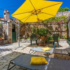 Mediterranes Ferienhaus mit Meerblick, Aussendusche, Liegen, Grill, Waschmaschine - Haustiere erlaubt