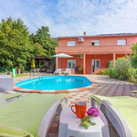 Hundefreundliches Ferienhaus mit Spielplatz, Privatpool, Kicker, Holzkohlegrill, viešbutis mieste Grižane