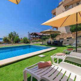 Komfortables Apartment nur 350 Meter zum Strand mit Meerblick, Pool, Aussendusche