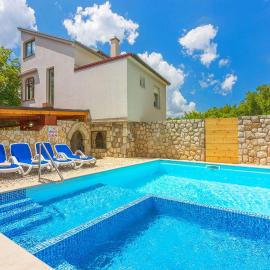 Ruhiges Apartment mit Holzkohlegrill, Pool mit Whirlpoolfunktion, Waschmaschine, Trockner, hotel a Grižane