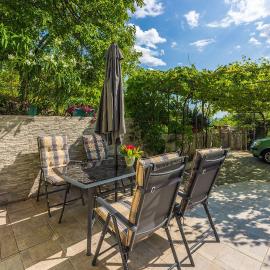Preiswertes Studio-Apartment mit privatem Grill, Privatparkplatz unweit vom Meer, hotel a Grižane