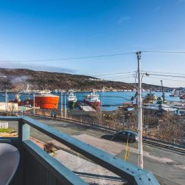 Harbour View Hitch 2BR w Parking & Deck
