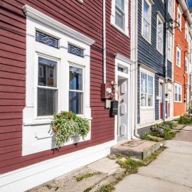 Historic Jelly Bean Row House Walk to Signal Hill, hotel v destinaci St. John's