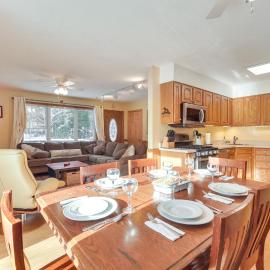 1 Mi to Sugarbush Resort: Dog-Friendly Home!, hotell sihtkohas Waitsfield