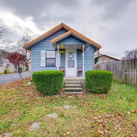 Walk to Dtwn: New Orleans-Themed Lebanon Cottage, hotel a Lebanon