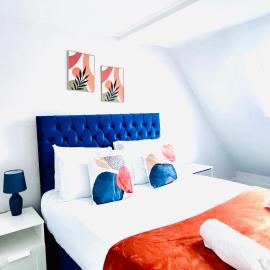 Stunning Five Bedroom Holiday Home in Chartham، فندق في Chartham