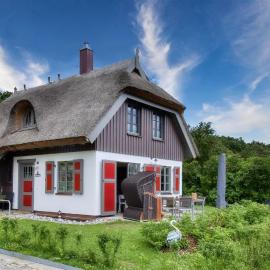 Ferienhaus Große Lage 16 Feriendorf Klein Stresow Rügen by ruyastay, Hotel in Putbus