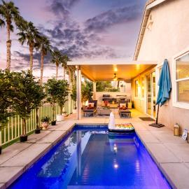 Music Lovers Paradise 7 Bed Pool Home and Game Room, hotel Indióban