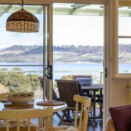 Olive's Cottage and Gardens - Mesmerising Views, Hotel in Windermere