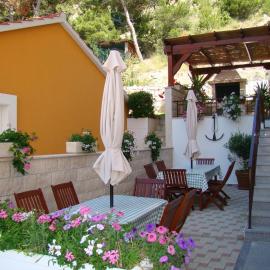Apartments Villa Sunce، فندق في دوغي رات