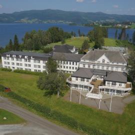Thon Hotel Selbusjøen, hotel em Selbu