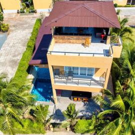 Blue Lion Small Pool Villa - by KohChangVillas, hotel v destinácii Trat
