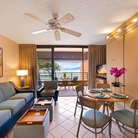 Kuleana Club #721 Oceanfront - 1 bedroom & 1 bathroom - 3rd Floor, hotel u gradu Kahana