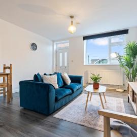 Stylish Apartment - On Street Parking - Smart TV & Netflix 3MH