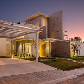 GolfView Home by StayJade4BHKGarden30min E-city, hotel in Hosūr
