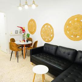 APARTAMENTO COMPLETO con PATIO y TERRAZA - EL CARPIO CENTRO - CORDOBA - WiFi, Hotel in El Carpio