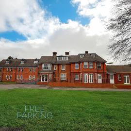 Trivelles Gatwick Hotel & airport Parking, hotell i Crawley