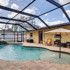 Pool & Patio Paradise! Largo Escape 4 Mi to Beach