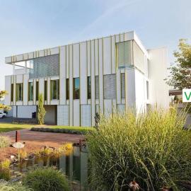 Luxus Design Ferienhaus Villa EMG Bensheim nah Frankfurt, Heidelberg mit Sauna, Schwimmteich, Garten für Familien und Gruppen bis 17 Personen