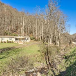 Creekside Haven w/ Fire Pit Near Nantahala River