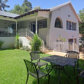8 on Acacia Guesthouse