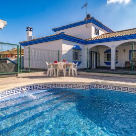5 Bedroom Gorgeous Home In Los Barrios, hotelli kohteessa Los Barrios