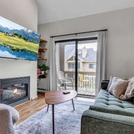 Updated Ski In Ski Out Condo Holiday Valley, hotel a Ellicottville