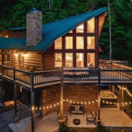 Pinewood Chalet, hotel u gradu Smithville