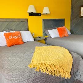 Historic Mora Inn & RV Park, hotel in Cleveland