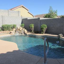 Cozy home near freeways w pool BBQ