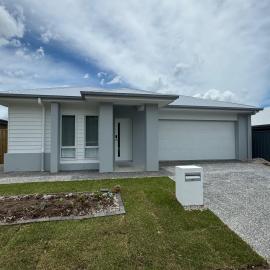 Brand New Fantastic Luxury 5 bedroom Home、Park Ridgeのホテル