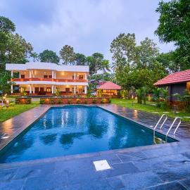 VOYE HOMES Signature Pool Resort Varkala , Just 950 m from Varkala Cliff and Beach, хотел в Варкала